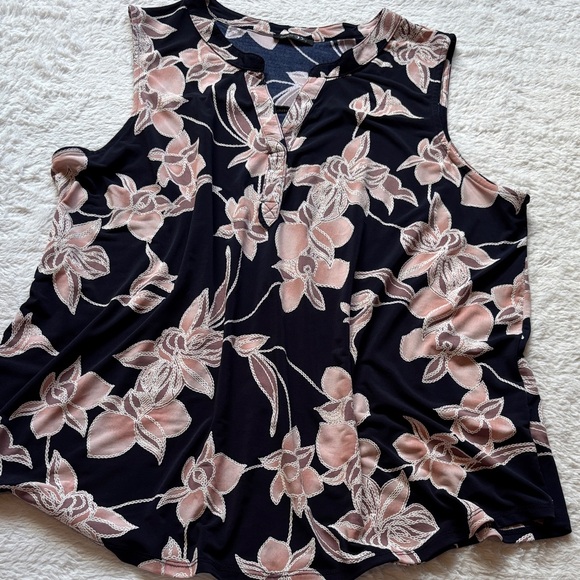 Papermoon Tops - Sleeveless Floral V-Neck Tank Top in Navy and Blush